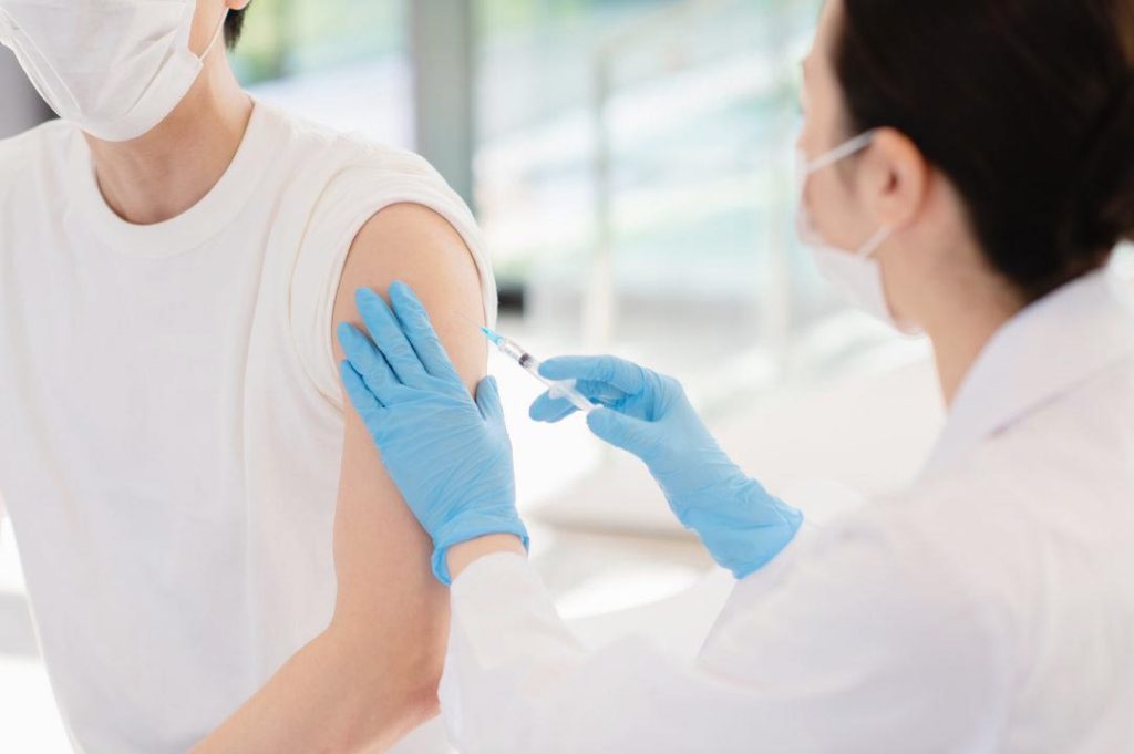 画像：企業・官庁・老人施設への出張健診・出張ワクチン接種の受託